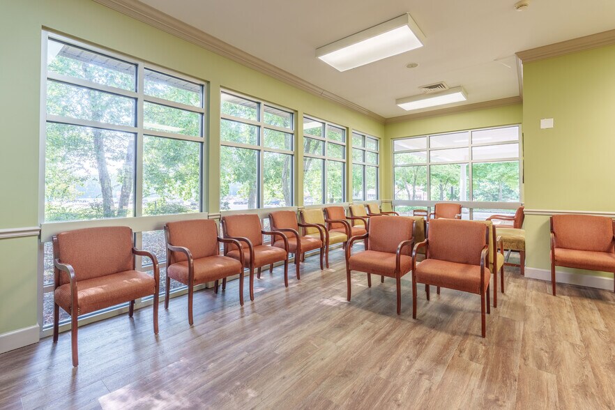 More Photos Of 727 Cox Creek Pky, Florence Healthcare For Sale