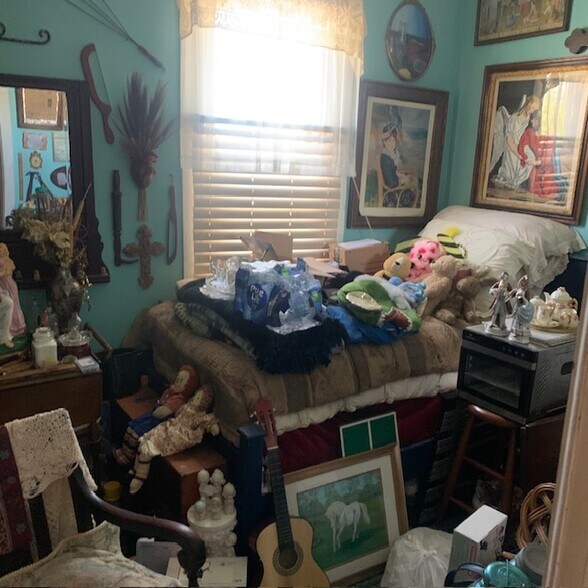 More Photos Of 922 Main St, Saint Joseph General Retail For Sale