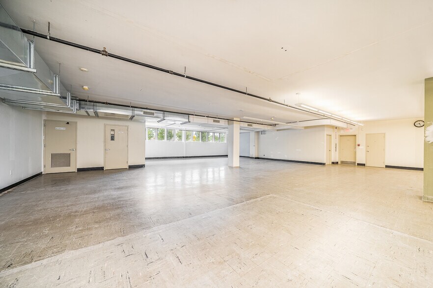 More Photos Of 2000 West St, Union City Office Residential For Lease