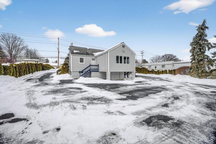 More Photos Of 75 Ramapo Rd, Garnerville Office For Lease