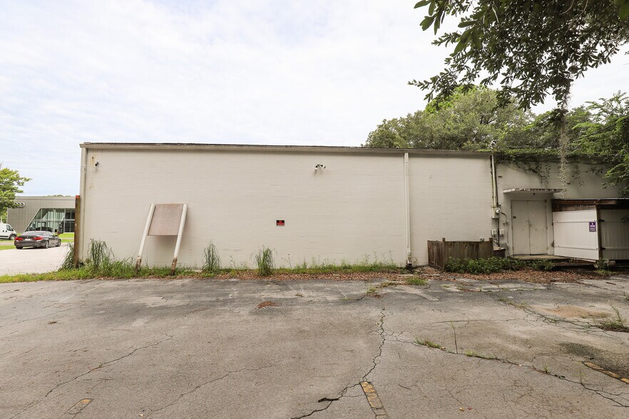 More Photos Of 1947 N Main St, Gainesville Freestanding For Sale