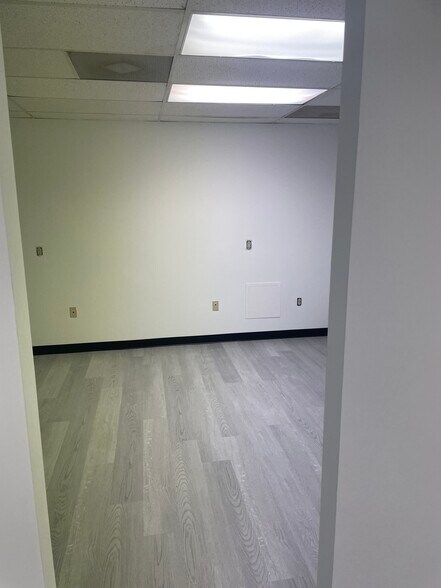 More Photos Of 660-670 Lincoln St, Portsmouth Unknown For Lease