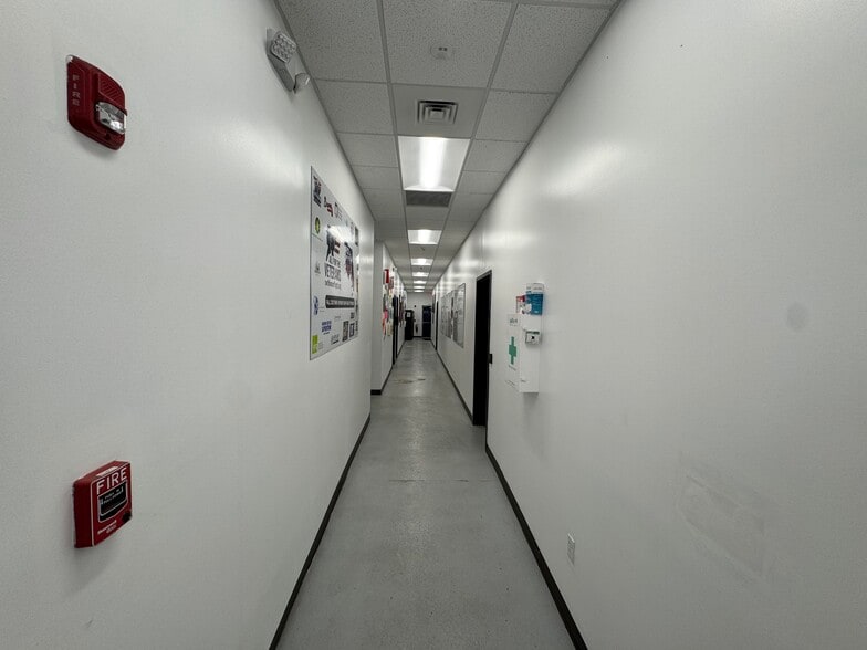 More Photos Of 6720 33rd St E, Sarasota Warehouse For Sale