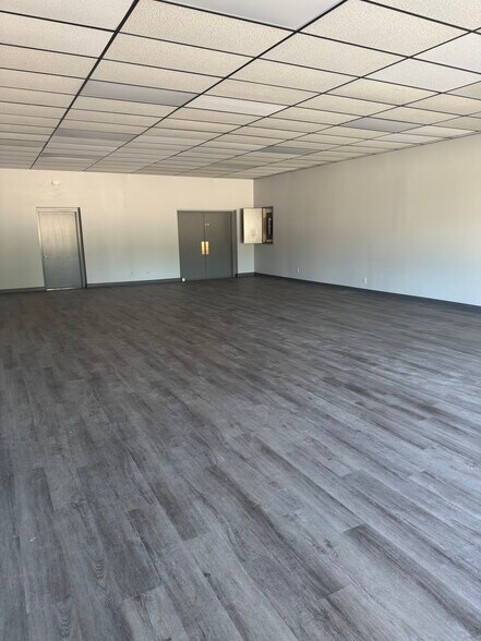 More Photos Of 320 N Main St, Goshen Manufacturing For Lease