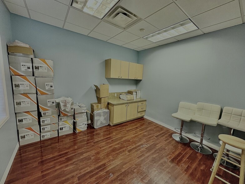 More Photos Of 910 Old Camp Rd, Lady Lake Medical For Lease