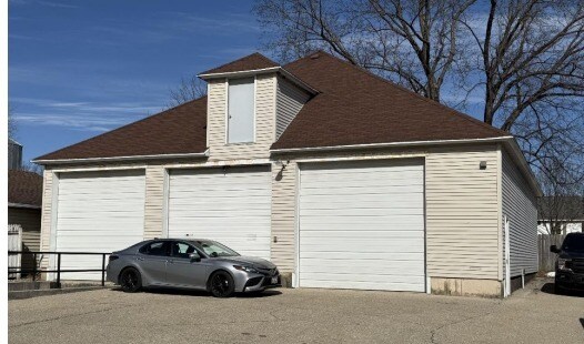 More Photos Of 219 S Main St, Cottage Grove Office For Sale