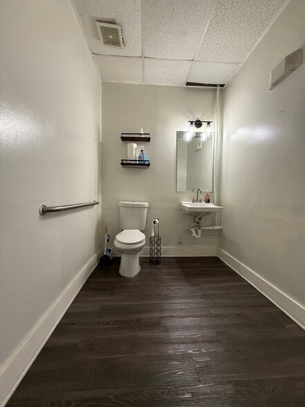 More Photos Of 527-531 SW 12th Ave, Miami Freestanding For Lease