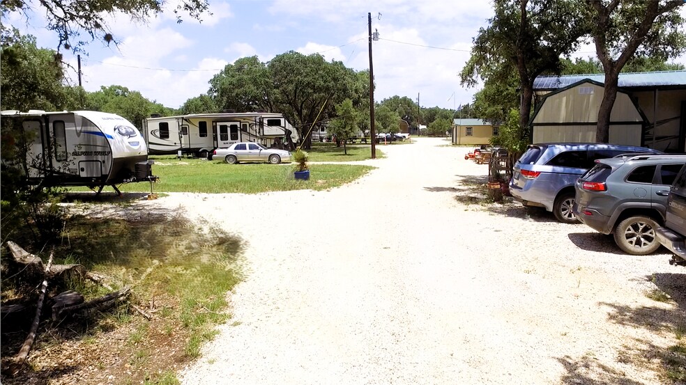 More Photos Of 605 Lakeshore Ln, Bandera Manufactured Housing Mobile Home Park For Sale