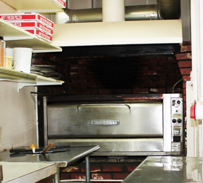 More Photos Of 105 N Main St, Halfway Restaurant For Sale
