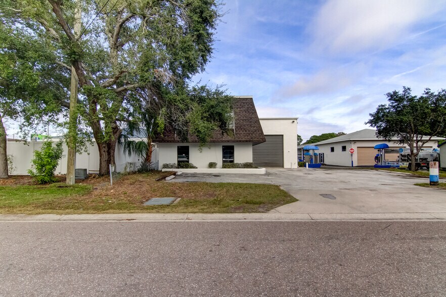 More Photos Of 5767 157th Ave N, Clearwater Light Manufacturing For Lease