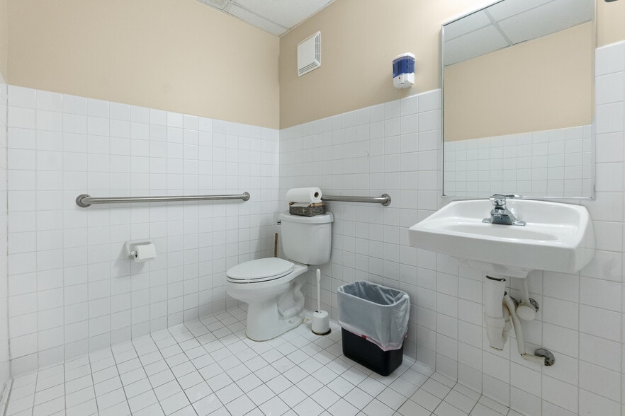 More Photos Of 10261 Sunset Dr, Miami Office For Lease