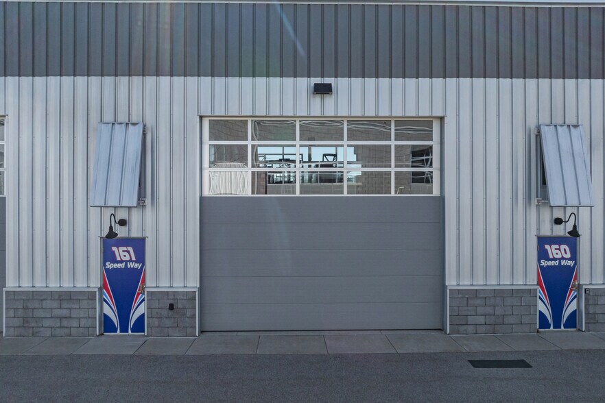 More Photos Of 161 W Speed Way, Pontiac Parking Garage For Sale
