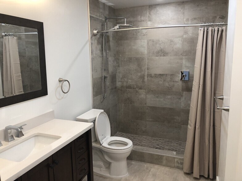 More Photos Of 117 6 Th Av W, Vancouver Flex For Lease