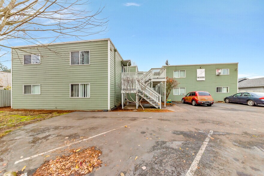 More Photos Of 8415 N Fessenden St, Portland Apartments For Sale