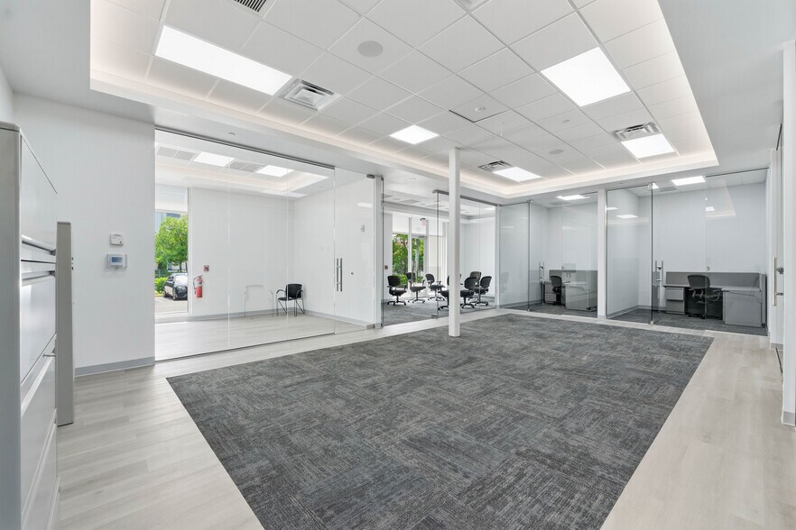 More Photos Of 1300 S Dixie Hwy, Lantana Coworking Space