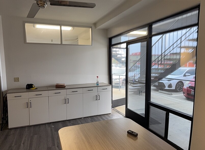 More Photos Of 444 Airport Blvd, Watsonville Light Distribution For Lease