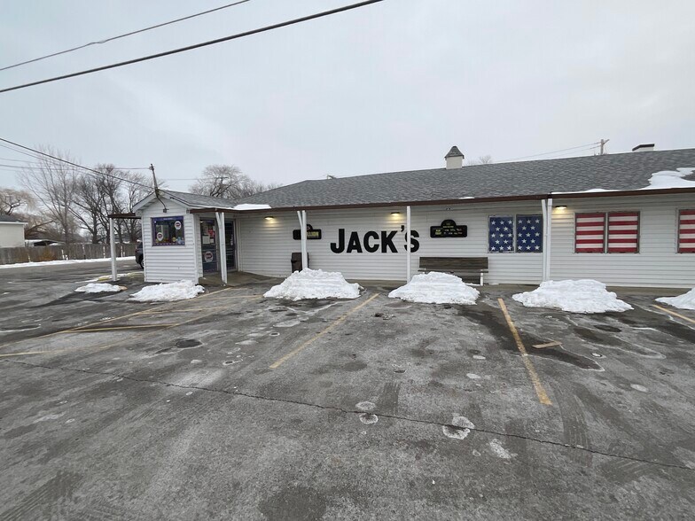 More Photos Of 56 N Howard Rd, Curtice Supermarket For Sale