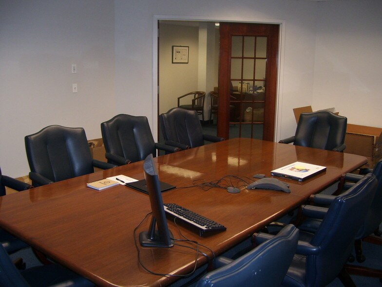 More Photos Of 1044 Northern Blvd, Roslyn Medical For Lease