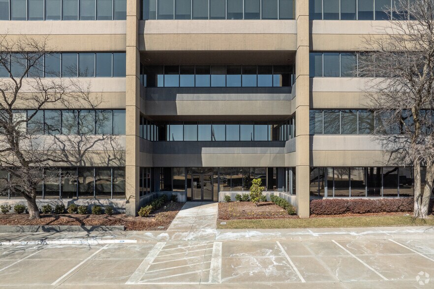 More Photos Of 777 Nw 63rd St, Oklahoma City Office For Lease