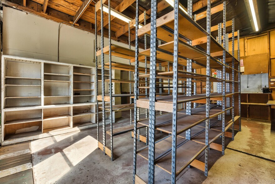 More Photos Of 201 N 2nd St, Raton Auto Repair For Sale