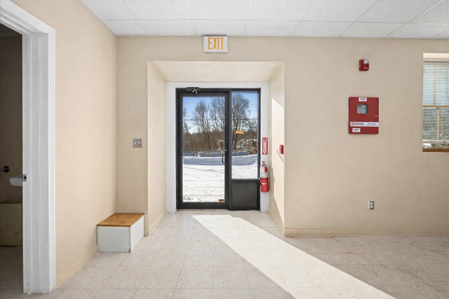 More Photos Of 210 Main St, Leicester Flex For Sale