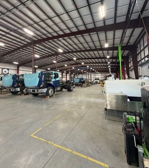 More Photos Of 135 Prosperity Way, Dahlonega Manufacturing For Lease
