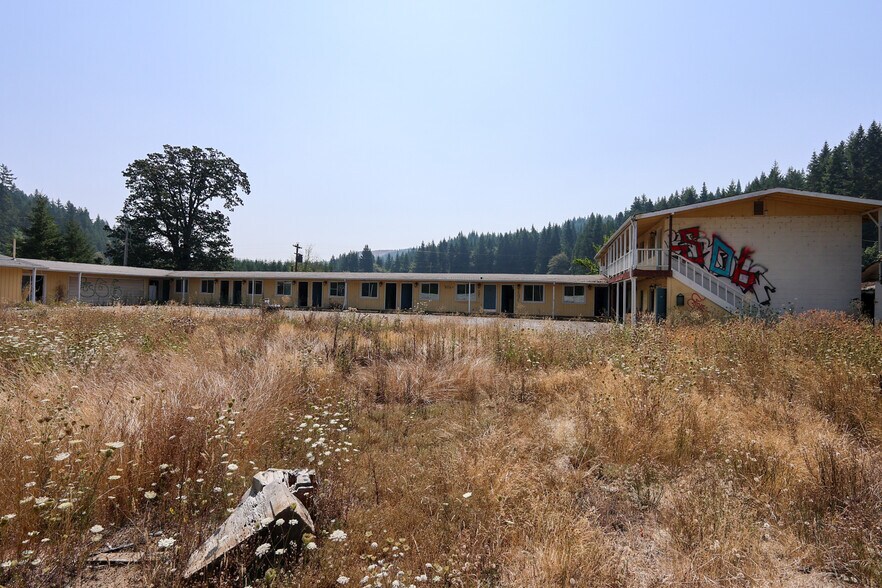 More Photos Of 455 Bear Creek Rd, Cottage Grove Hotel For Sale