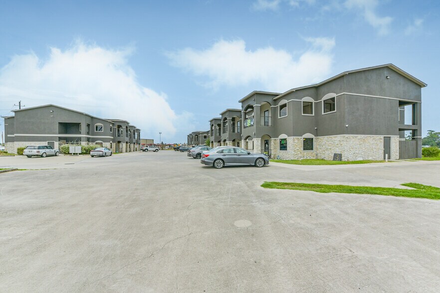 More Photos Of 20550 Townsen Blvd, Humble Loft Creative Space For Sale