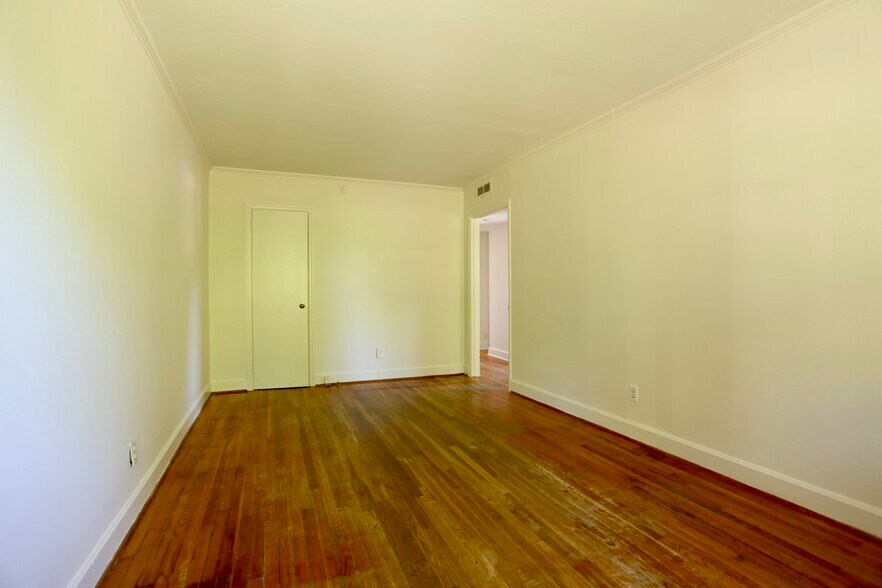 More Photos Of 5304 Eaton Cir, Charlotte Multifamily For Sale