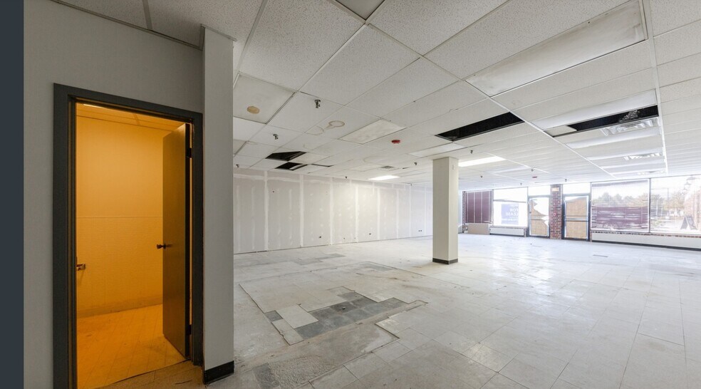 More Photos Of 2306-2332 Hassell Rd, Hoffman Estates Storefront For Sale