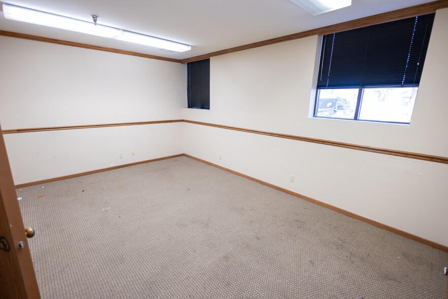 More Photos Of 2004 Highland Ave, Eau Claire Office For Lease
