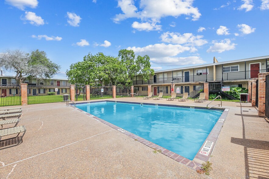 Primary Photo Of 4040 Schanen Blvd, Corpus Christi Apartments For Sale