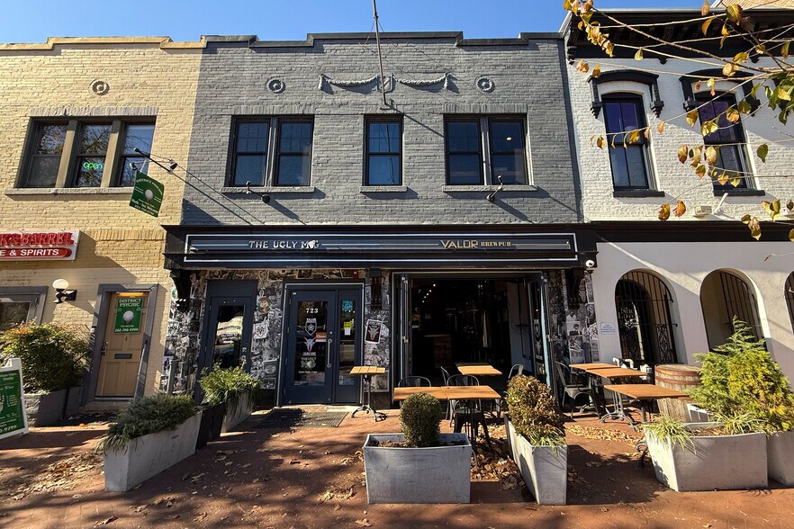 Primary Photo Of 723 8th St SE, Washington Storefront For Sale