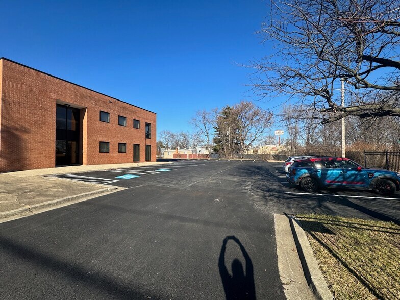 More Photos Of 14 NW Wellham Ave, Glen Burnie Office For Lease