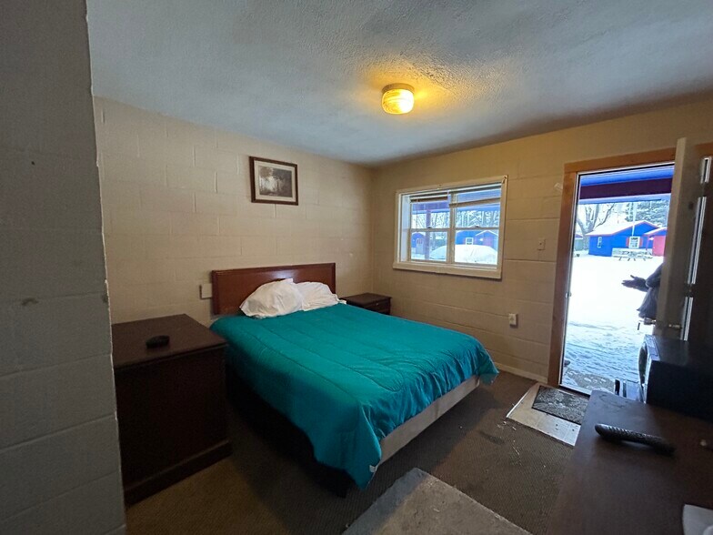 More Photos Of 8230 Highland Rd, White Lake Hotel For Sale