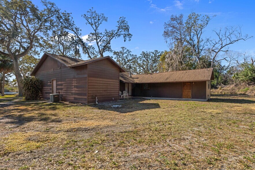 More Photos Of 8301 Congress St, Port Richey Flex For Sale