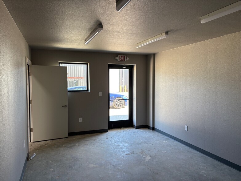 More Photos Of 6751 N FM 157, Venus Warehouse For Lease