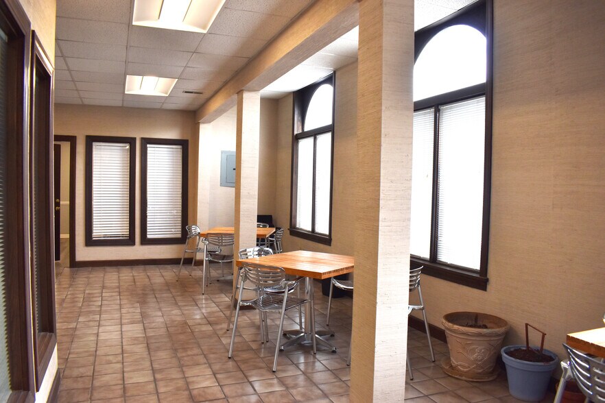 More Photos Of 511 Shepherd St, Winston-Salem Office For Lease