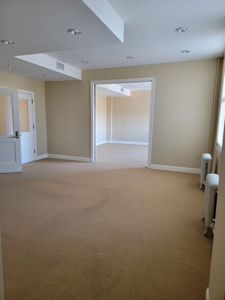 More Photos Of 8-18 W Market St, Wilkes Barre Office For Lease