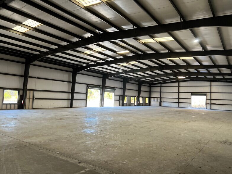 More Photos Of 230 Industrial Park Rd, Baldwin Warehouse For Lease