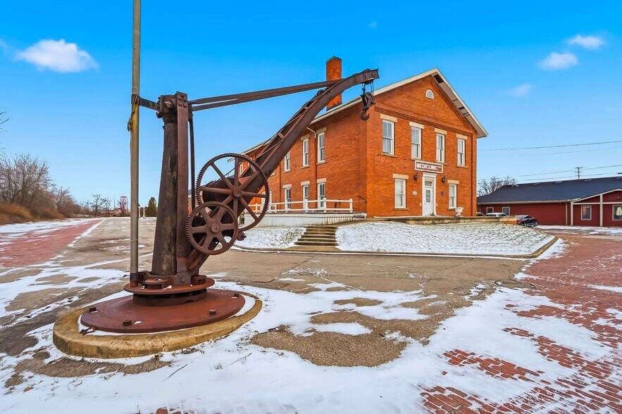 Primary Photo Of 412 E River St, Elyria Office For Sale