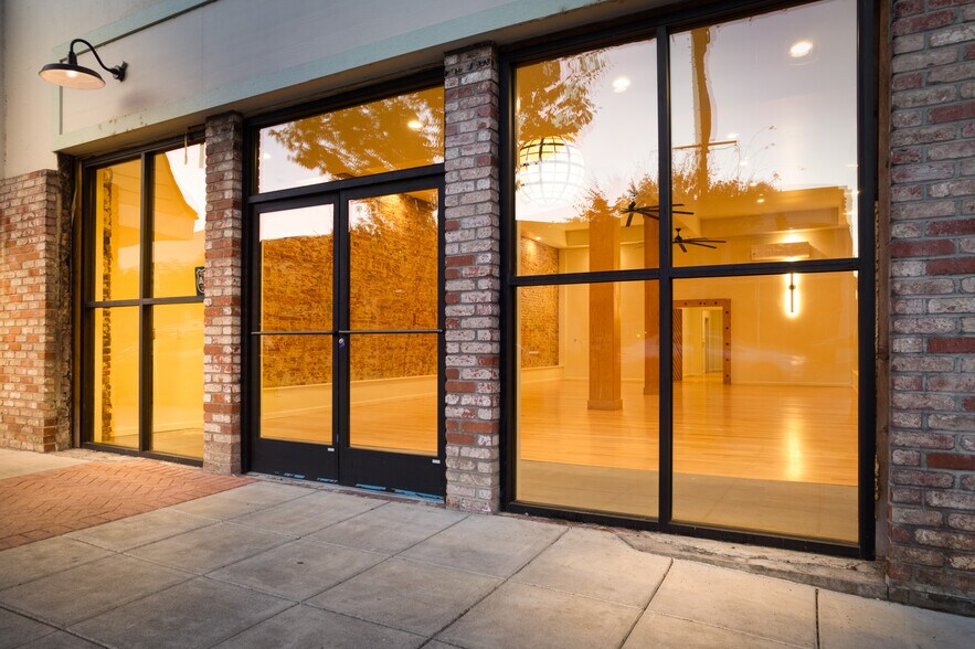 More Photos Of 302 N Main St, Lakeport Storefront For Sale