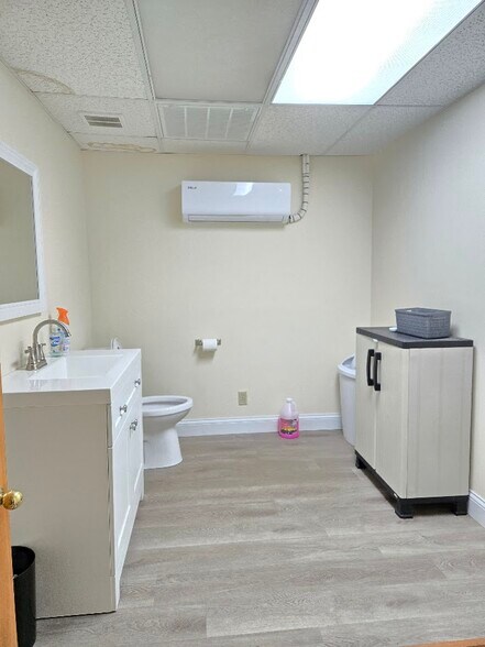 More Photos Of 111 E 5th St, Mound Valley Industrial For Sale