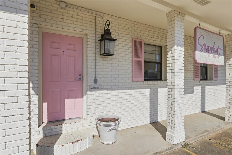 More Photos Of 1013 N Flowood Dr, Flowood Freestanding For Sale