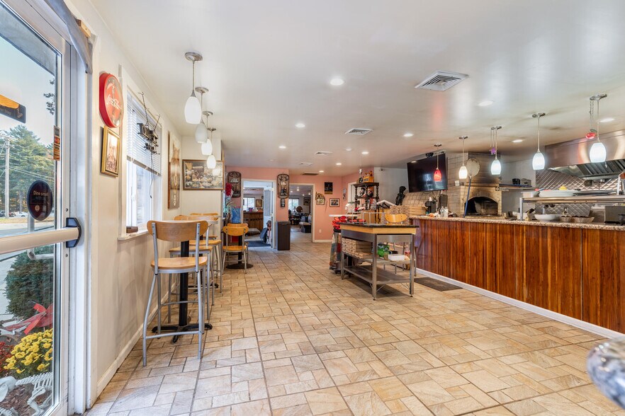 More Photos Of 414 Boston St, Topsfield Office For Sale