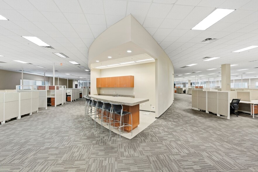 More Photos Of 2625 W Grandview Rd, Phoenix Office For Lease