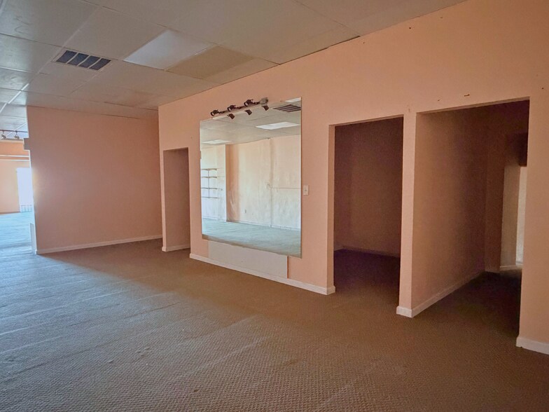 More Photos Of 8452-8456 Gulf Fwy, Houston Unknown For Lease
