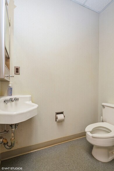 More Photos Of 1553 State Route 27, Somerset Office For Sale