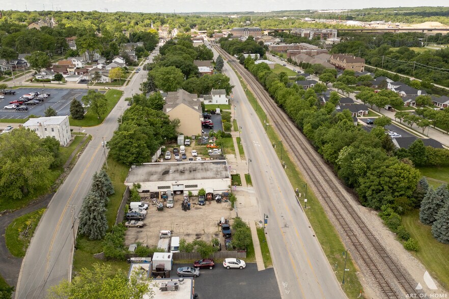 More Photos Of 926 Main St, Lemont Light Distribution For Sale