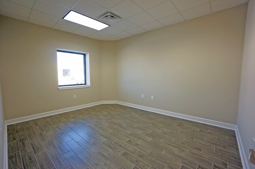 202 Industrial Blvd, Sugar Land, TX 77478 Warehouse For Sale